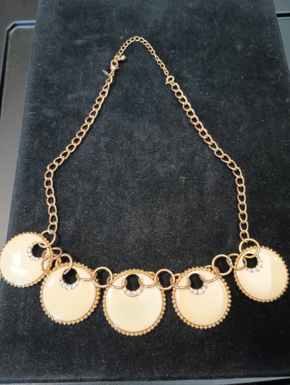 Vtg Avon Necklace With Extension. Gold Tone, Cream Color Enamel, Clear Stones
